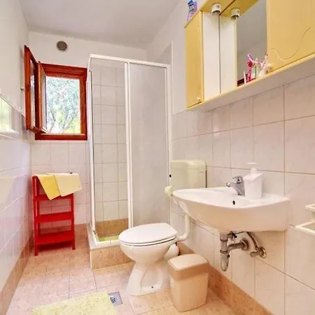 Ba I - Three Bedroom With Terrace And Sea View A6 2 شقة *